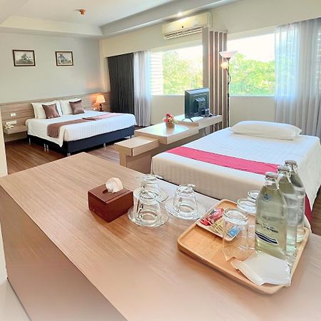 Akelada Hotel Nang Rong Екстериор снимка