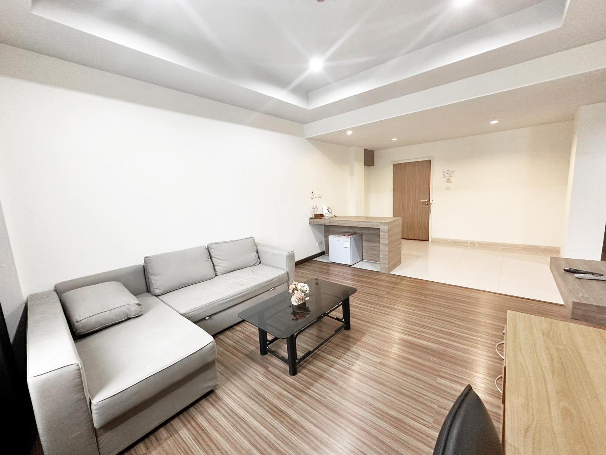 Akelada Hotel Nang Rong Екстериор снимка