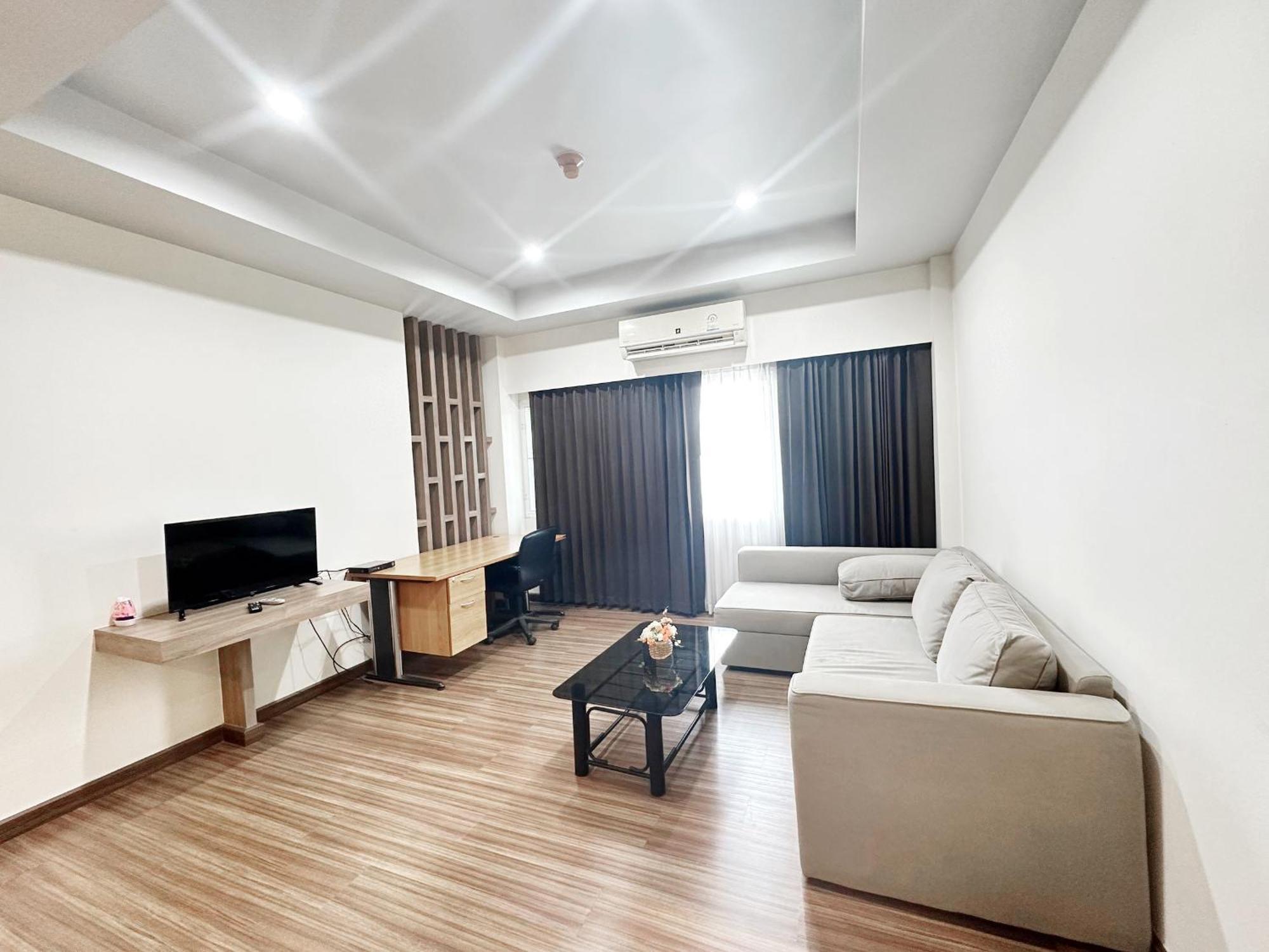Akelada Hotel Nang Rong Екстериор снимка