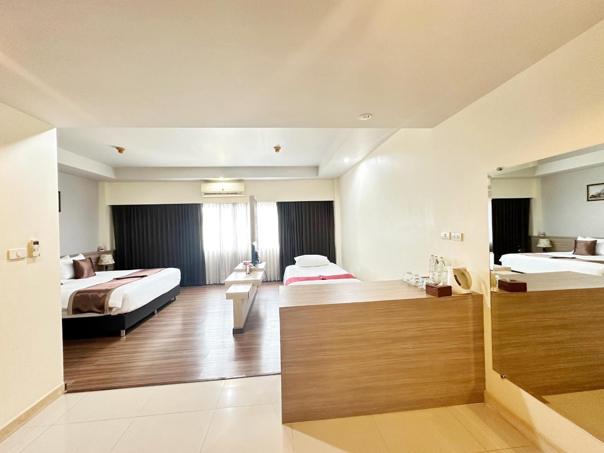 Akelada Hotel Nang Rong Екстериор снимка