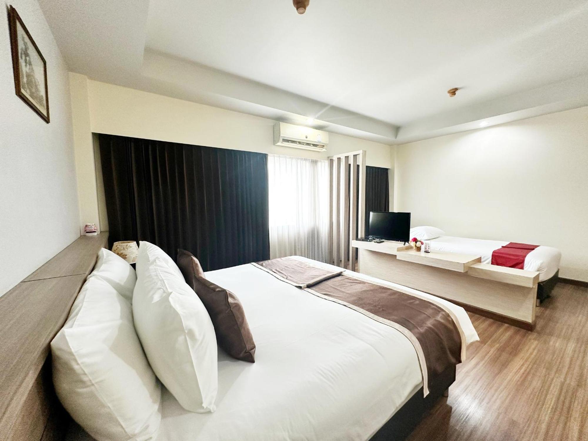 Akelada Hotel Nang Rong Екстериор снимка