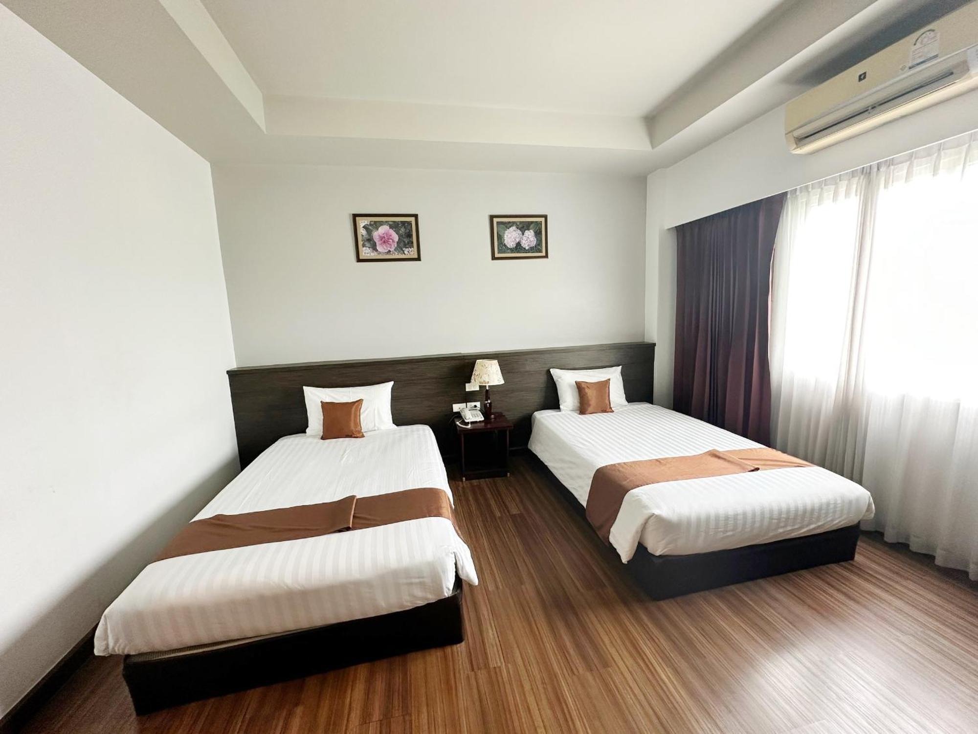 Akelada Hotel Nang Rong Екстериор снимка