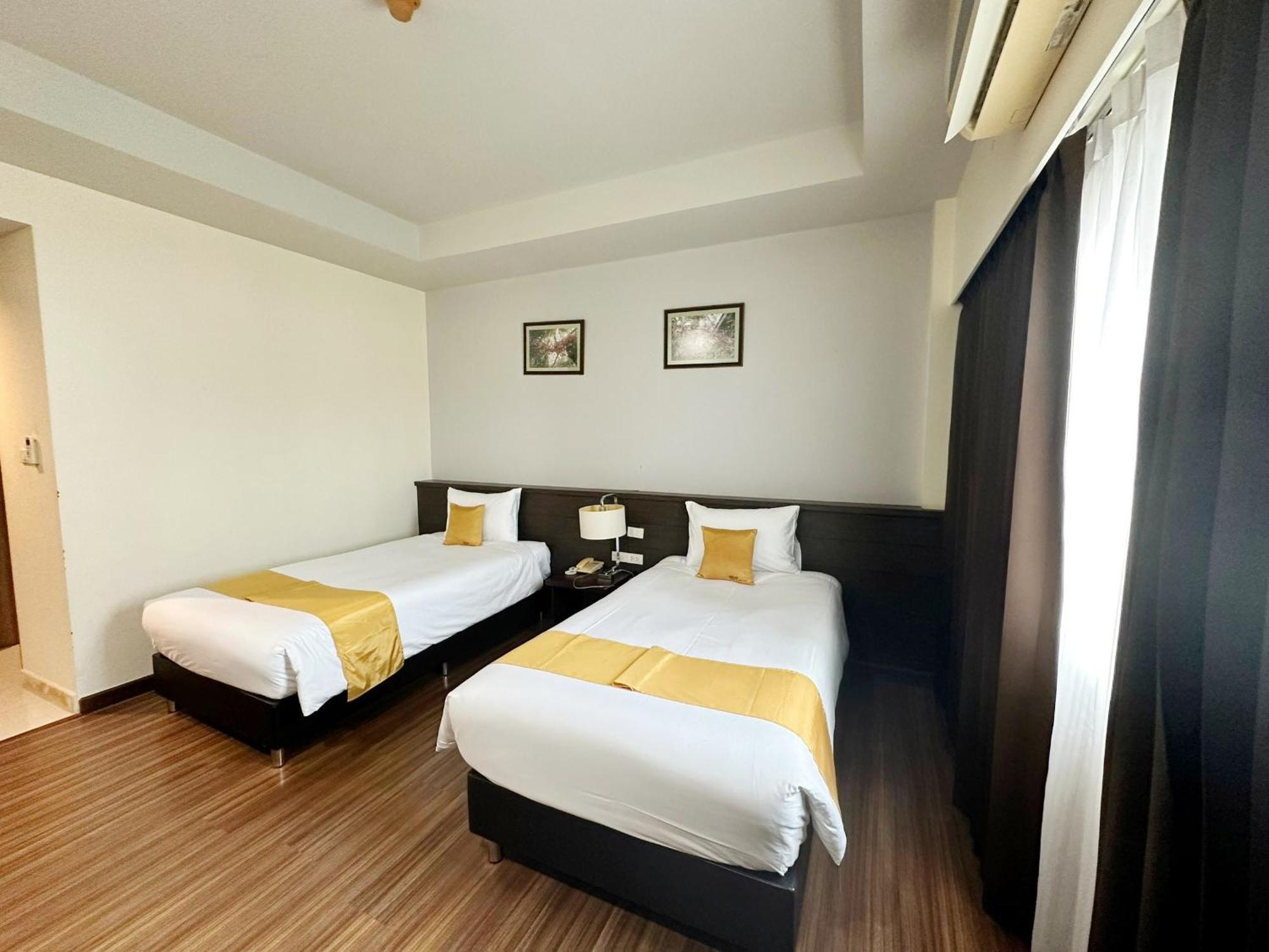 Akelada Hotel Nang Rong Екстериор снимка