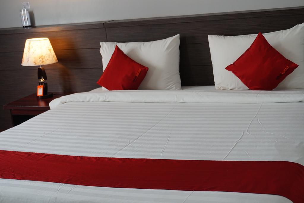 Akelada Hotel Nang Rong Екстериор снимка