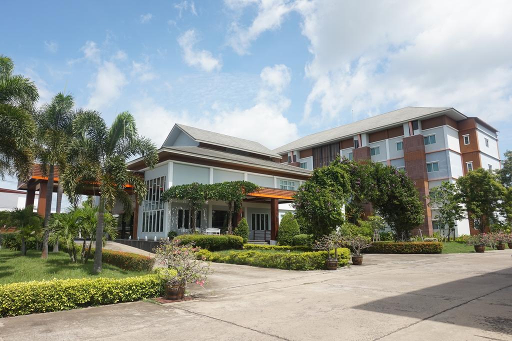 Akelada Hotel Nang Rong Екстериор снимка