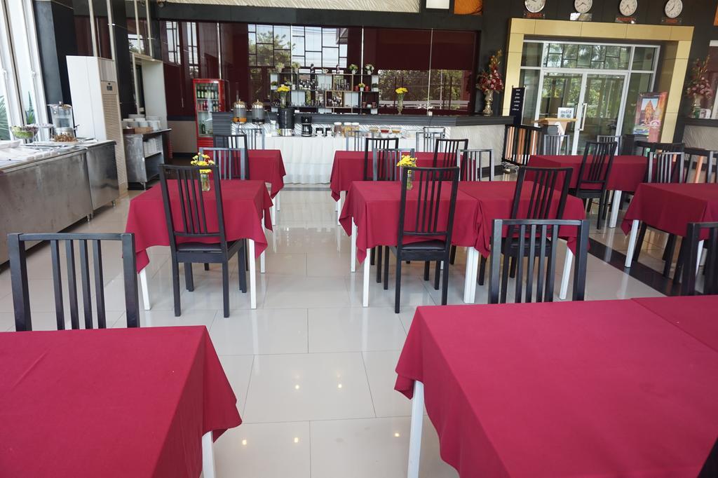 Akelada Hotel Nang Rong Екстериор снимка