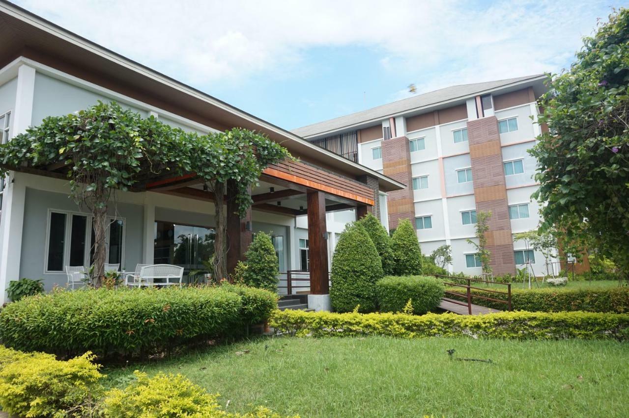 Akelada Hotel Nang Rong Екстериор снимка